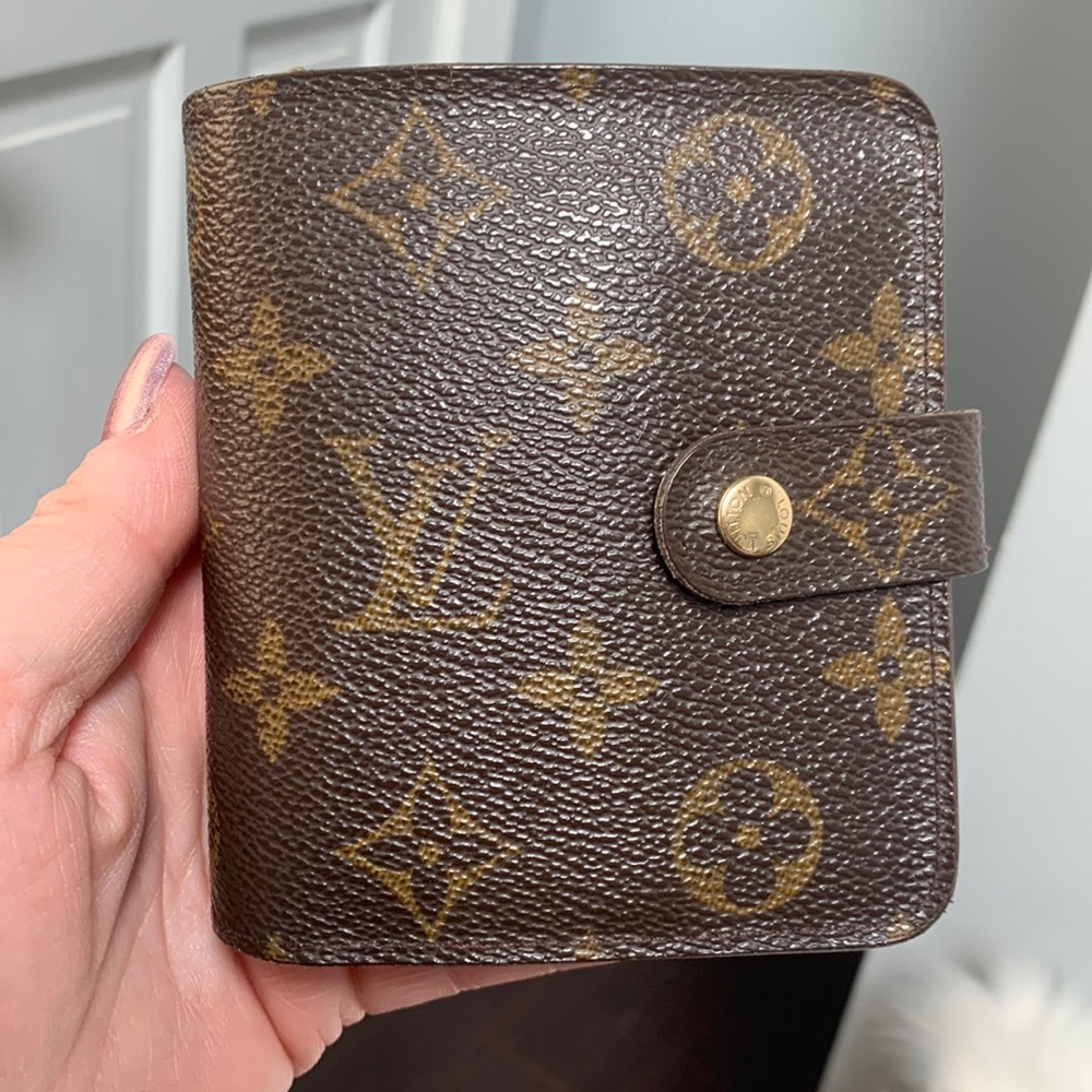 2000 authentic Louis Vuitton small compact zippy wallet